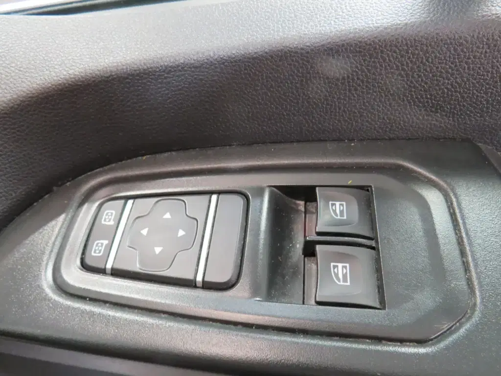 White Renault Trafic Business.