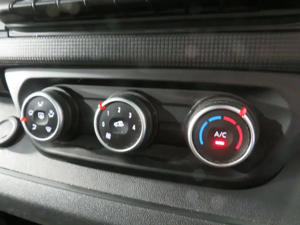 White Renault Trafic Business.